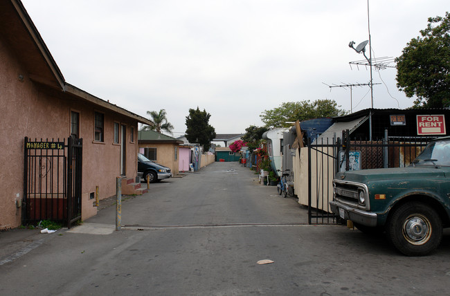 Lone Palm Trailer Lodge in Inglewood, CA - Foto de edificio - Building Photo