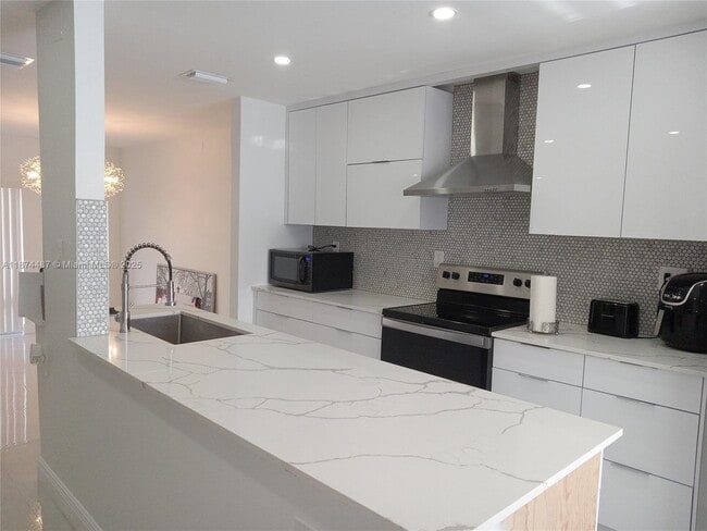 8224 NW 9th Ct in Plantation, FL - Foto de edificio - Building Photo