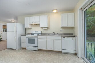 363 Bow Lake Rd in Northwood, NH - Building Photo - Building Photo