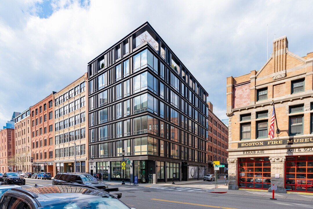 10 Farnsworth St in Boston, MA - Building Photo