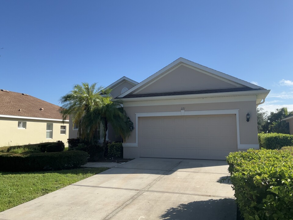 271 Dahlia Ct in Bradenton, FL - Building Photo