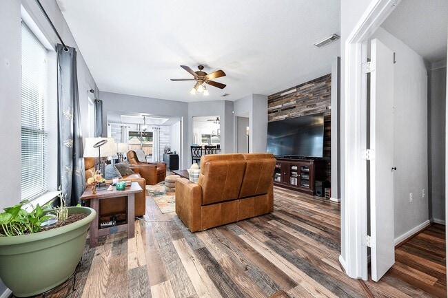 739 Apple Blossom Dr