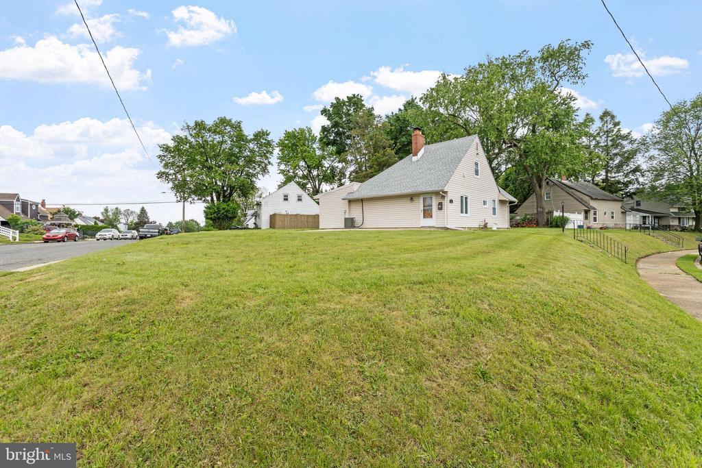 9323 Cloverly Rd in Philadelphia, PA - Building Photo