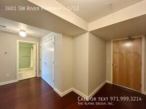 3601 S River Pkwy in Portland, OR - Building Photo - Building Photo
