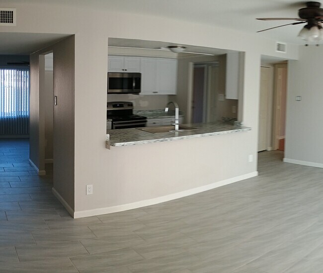 3545 W Banff Ln. in Phoenix, AZ - Building Photo - Building Photo