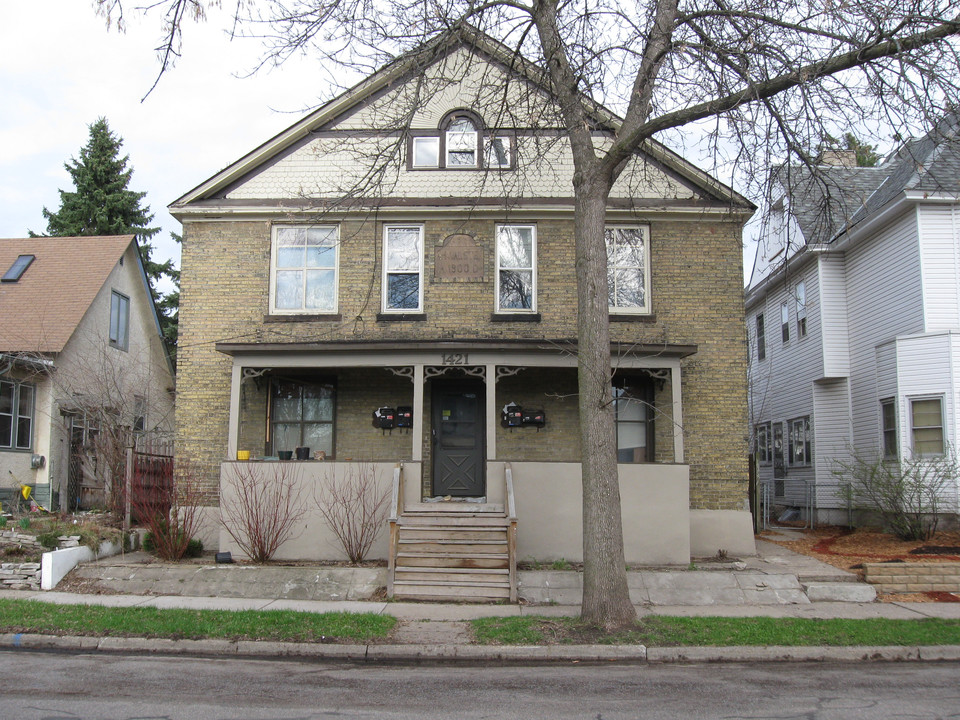 1421 5th St NE in Minneapolis, MN - Building Photo