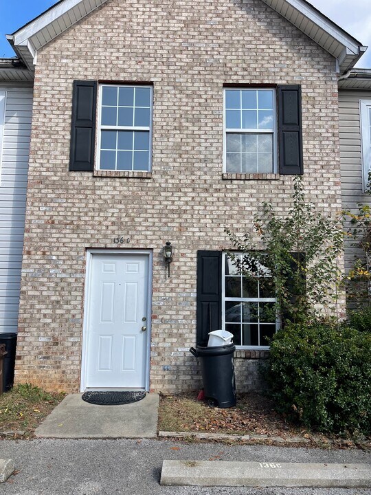 136 Ashberry Dr in Bardstown, KY - Building Photo
