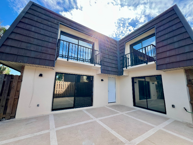 property at 1917 Vista Oaks Cir NE