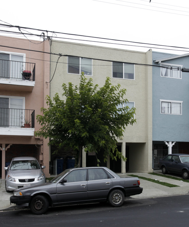 631 Sylvan St in Daly City, CA - Foto de edificio - Building Photo