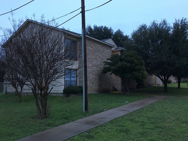 8824 Old McGregor Rd in Woodway, TX - Building Photo - Building Photo