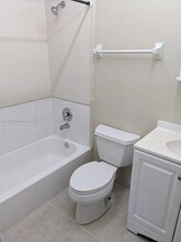 8020 Fairview Dr, Unit 303 in Tamarac, FL - Building Photo - Building Photo