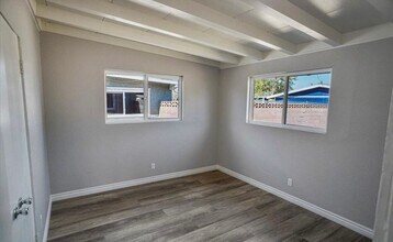 44708 3rd St E in Lancaster, CA - Foto de edificio - Building Photo