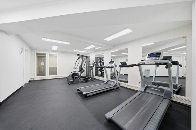 Lakewood Manor in Saskatoon, SK - Building Photo - Building Photo