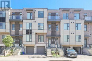 243 Smallwood Cir in Vaughan, ON - Building Photo