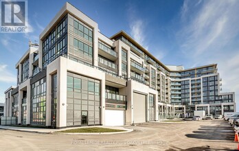 405-405 Dundas St W in Oakville, ON - Building Photo - Building Photo