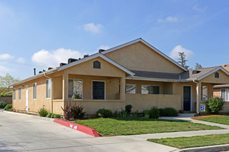 The Villas at Westgate in Tulare, CA - Building Photo - Building Photo