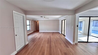 6586 NW 4th St in Margate, FL - Foto de edificio - Building Photo