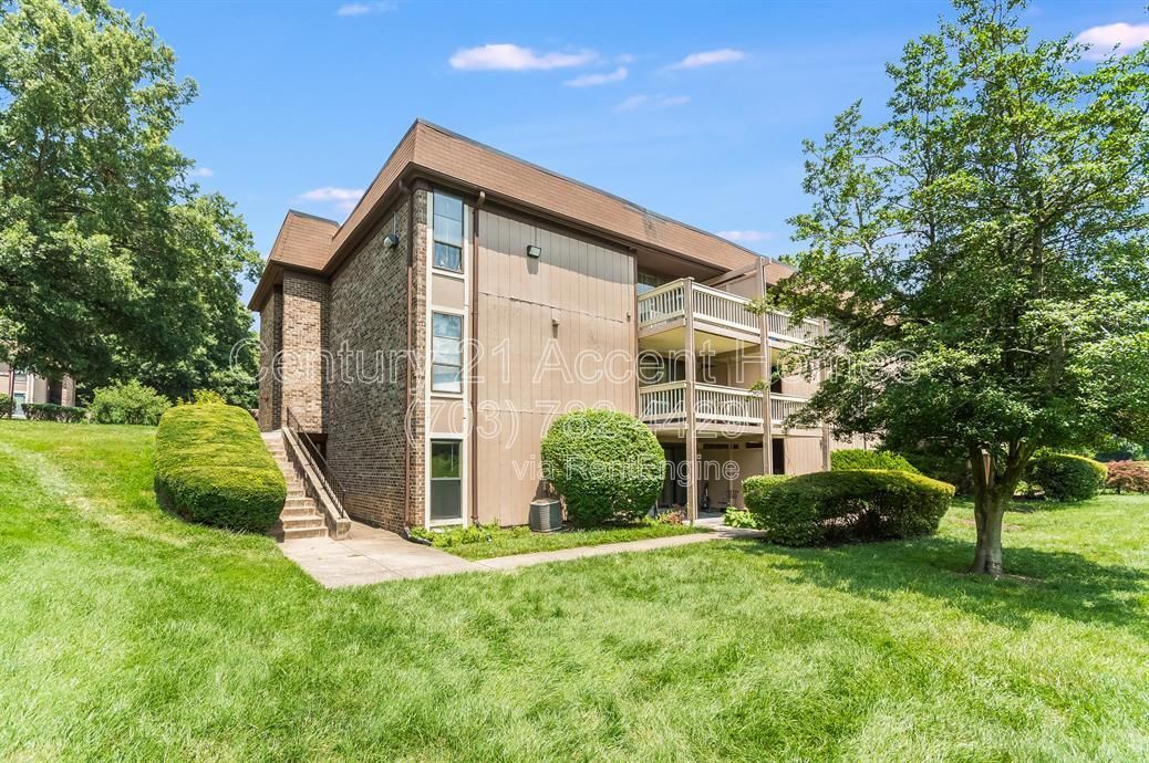 5805 Royal Ridge Dr in West Springfield, VA - Building Photo