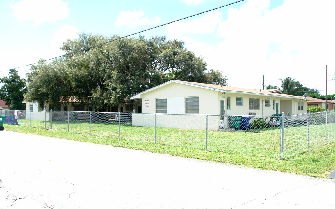 9580-9590 NW 4th Ave in Miami, FL - Building Photo