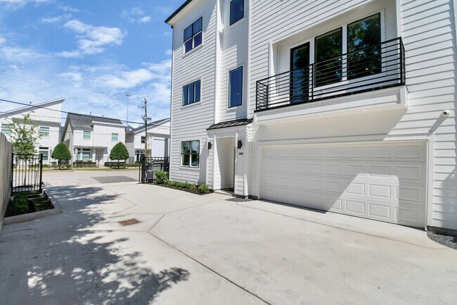 property at 2512 Gray St