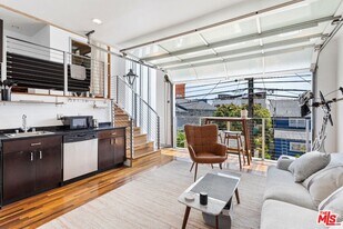 24 Westminster Ave in Los Angeles, CA - Building Photo