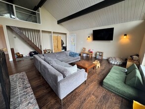 10215 SW 116th St in Vashon, WA - Building Photo - Building Photo