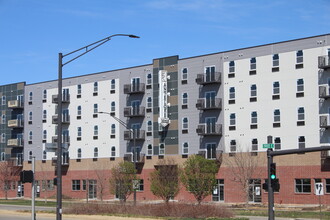 Antelope Tower in Lincoln, NE - Foto de edificio - Building Photo