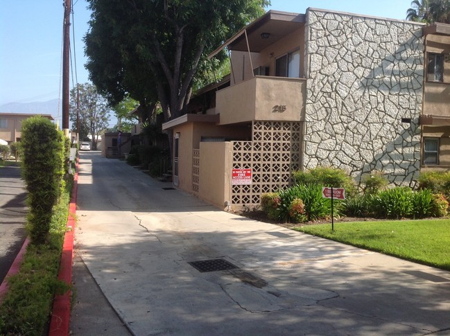 215 E Live Oak St in San Gabriel, CA - Building Photo - Building Photo