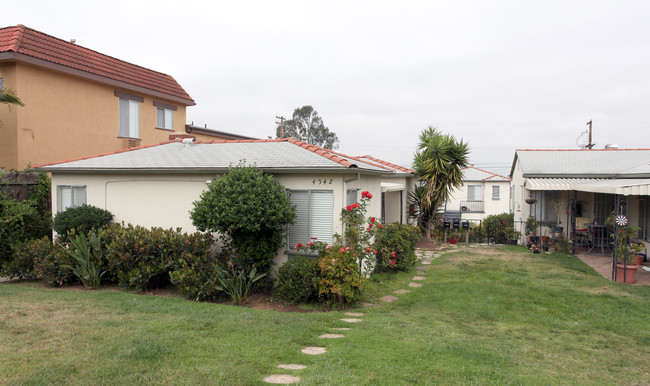 56th Street Cottages in San Diego, CA - Foto de edificio - Building Photo