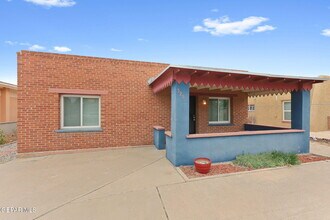 325 Vista Hill Dr in El Paso, TX - Building Photo - Building Photo