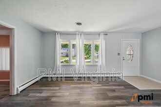 812 Jasmine Ave in Norfolk, VA - Building Photo - Building Photo