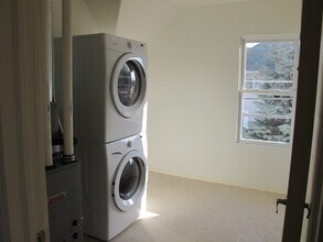 115 16th Ave SW, Unit upper in Cedar Rapids, IA - Building Photo - Building Photo