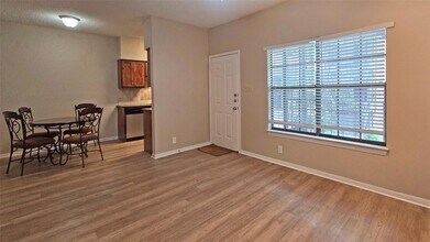 203 E 31st St, Unit 207 in Austin, TX - Foto de edificio - Building Photo