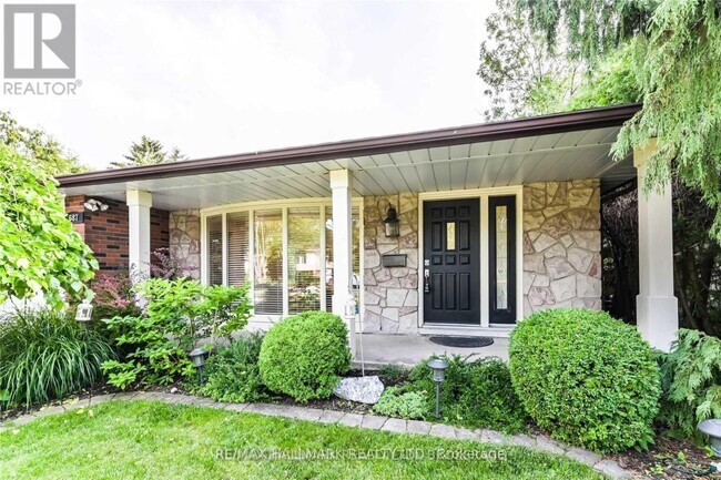 687 Artreva Crescent in Burlington, ON - Building Photo - Building Photo