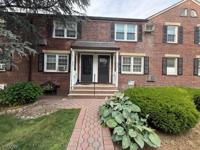 property at 522 Lincoln Park E