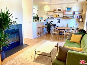 2500 Abbot Kinney Blvd in Los Angeles, CA - Building Photo - Building Photo