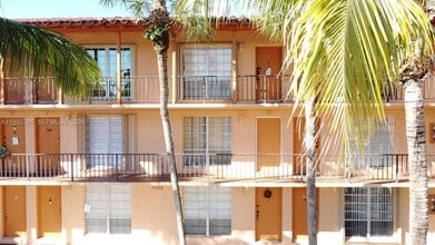 7155 Miami Lakes Dr in Miami Lakes, FL - Building Photo - Building Photo