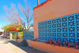 Bordon's Court in Tucson, AZ - Building Photo - Building Photo