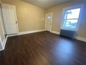 122 S Spruce St in Nazareth, PA - Building Photo - Building Photo