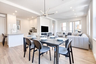 4290 Rue Hutchison in Montréal, QC - Building Photo - Building Photo