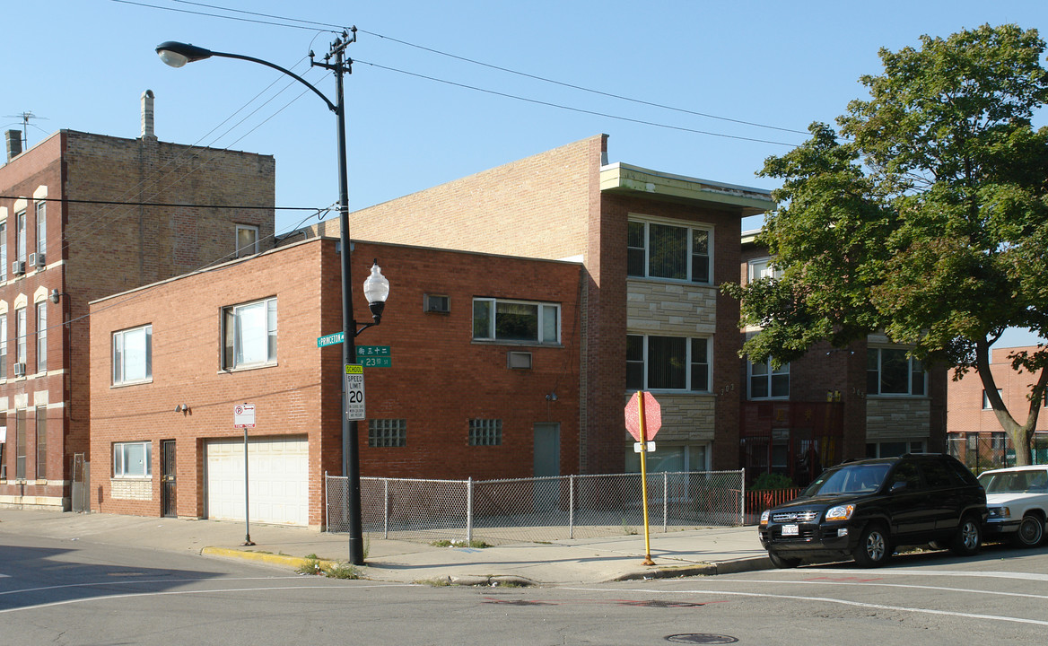 303-305 W 23rd Pl in Chicago, IL - Building Photo