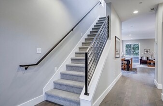 6045 NE Flanders St, Unit 6045 in Portland, OR - Building Photo - Building Photo