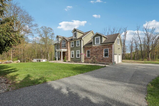 56 Benjamin Meadow Rd in Tuxedo Park, NY - Building Photo - Building Photo