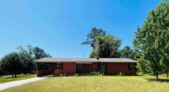 1107 Devereaux St in Jacksonville, TX - Building Photo