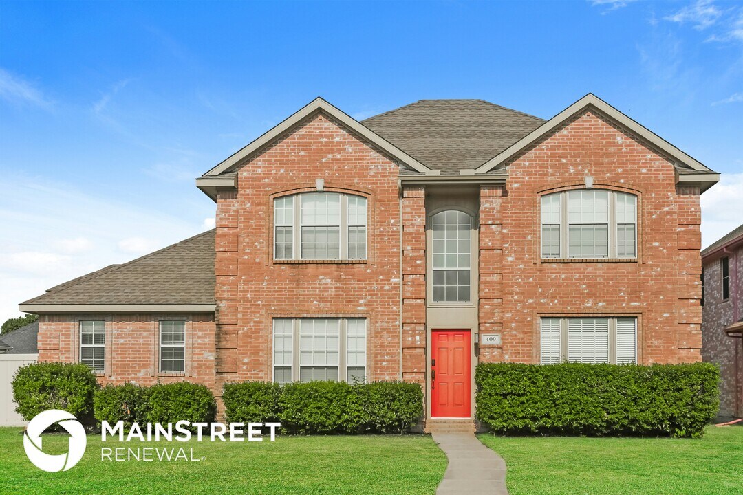409 Dogwood Trail in Desoto, TX - Building Photo