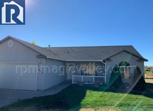 property at 213 Settlers Way W