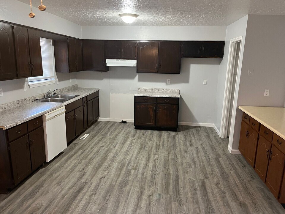 2726 Pioneer Ct in Radcliff, KY - Building Photo