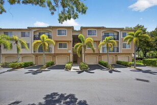 1100 Crestwood Ct S in Royal Palm Beach, FL - Building Photo