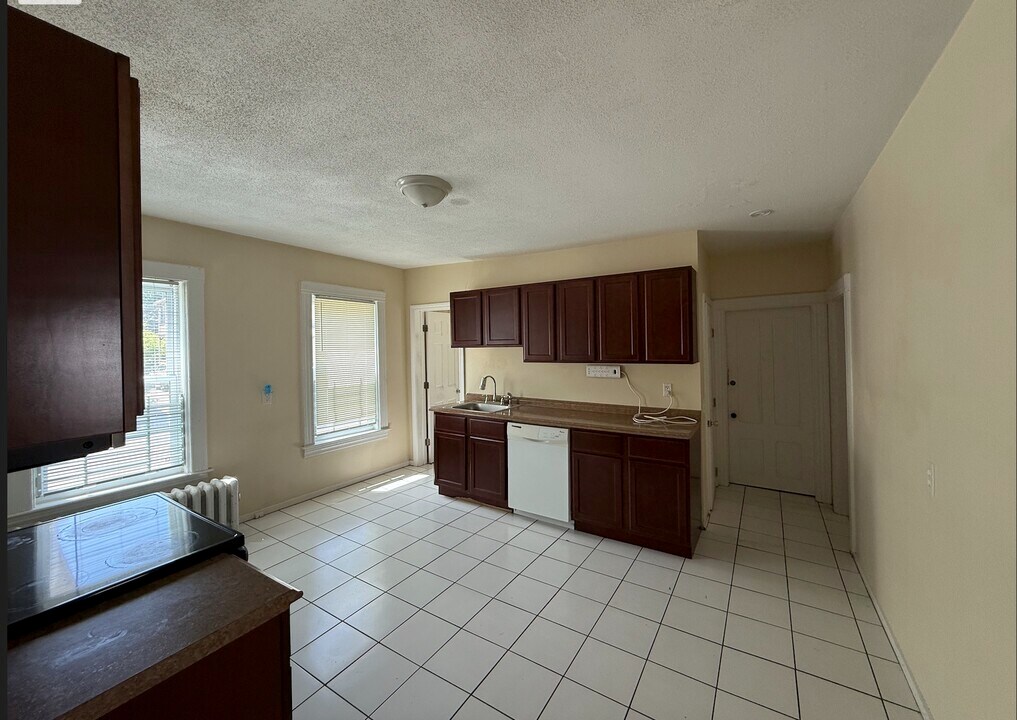 92 West St, Unit 1 in Worcester, MA - Foto de edificio