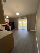 240 Dalton Dr in Poinciana, FL - Foto de edificio - Building Photo